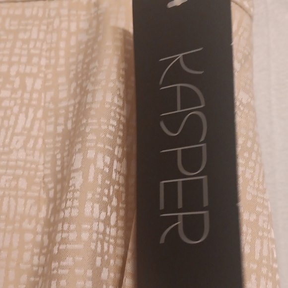 Kasper Elegant Cream Blazer and Skirt Set Size 6 - Picture 8 of 9
